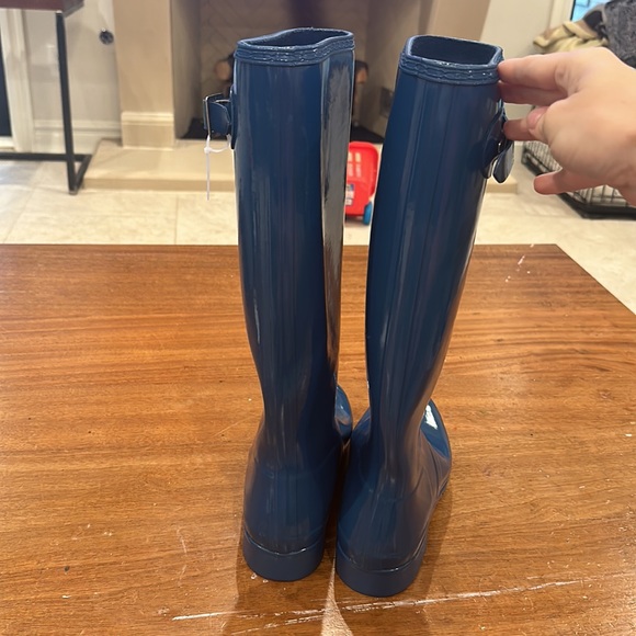 HUNTER Tall Blue High Gloss Rain Boots - Picture 5 of 9
